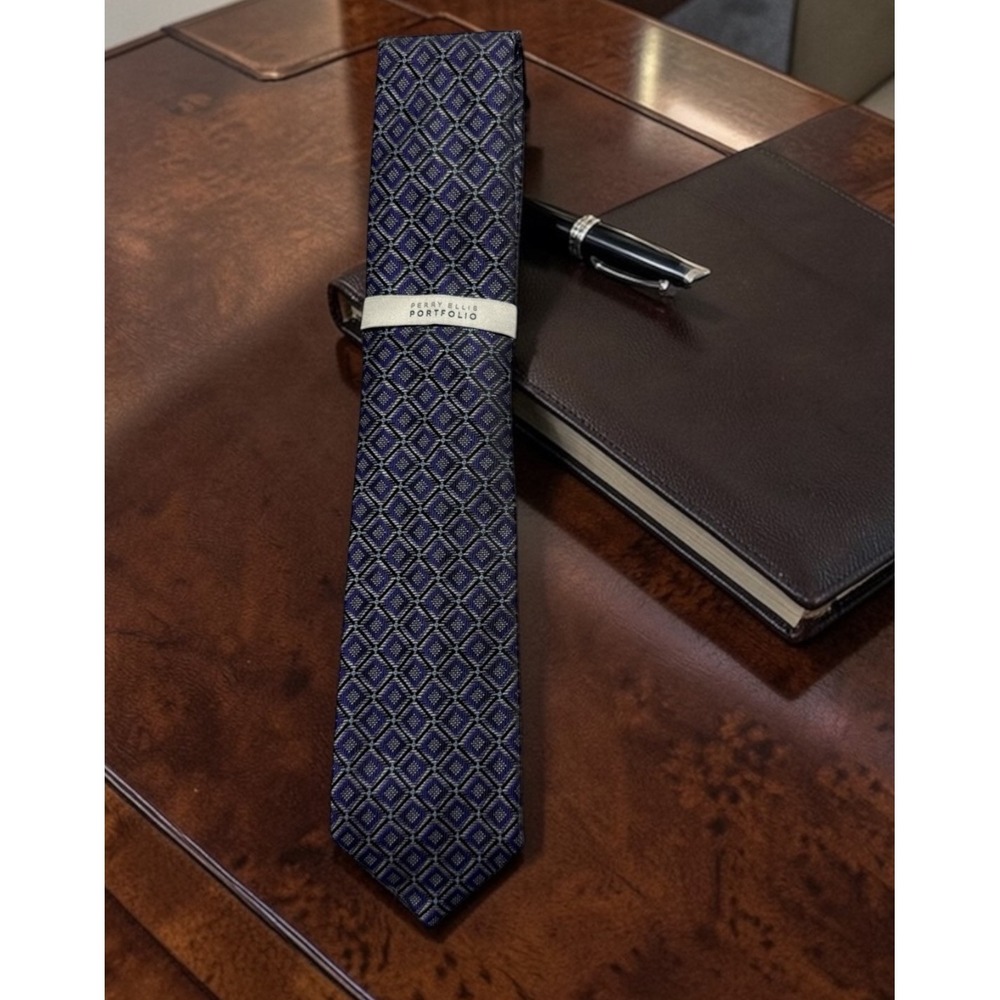 PERRY ELLIS Portfolio Men's Elegant   Neck Tie Purple color  Micro Texture new